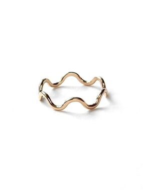 Minimalist Gold Wave Ring